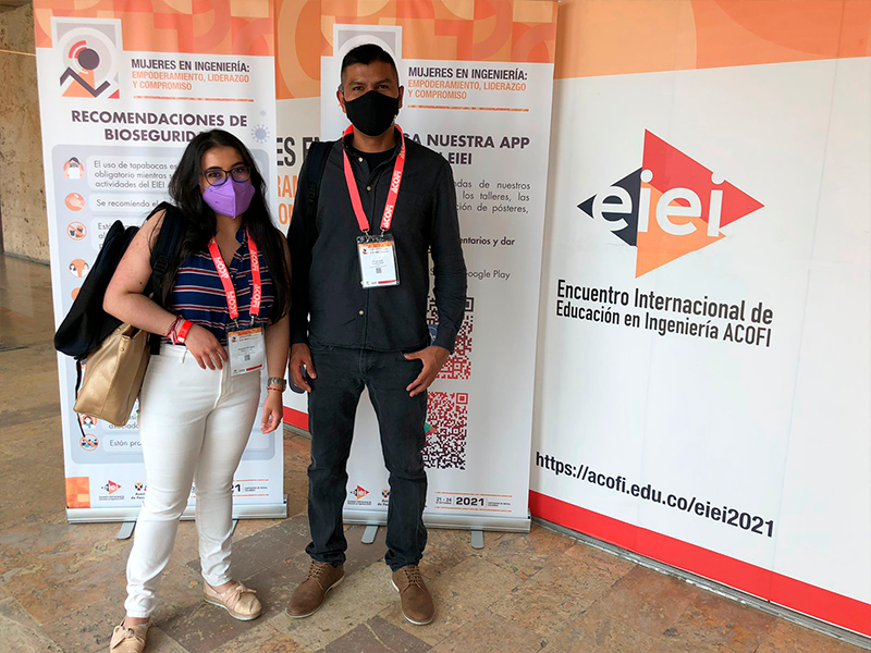 Jorge Luis Nisperuza, decano de Ingeniería, y Jessica Moreno, directora de Ingeniería Industrial