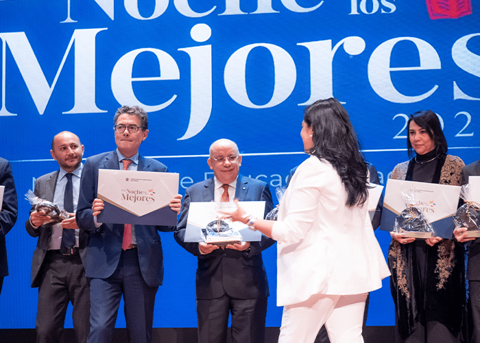 Los Libertadores recibe oficialmente Acreditación Institucioal de Alta Calidad en La Noche de los Mejores_3