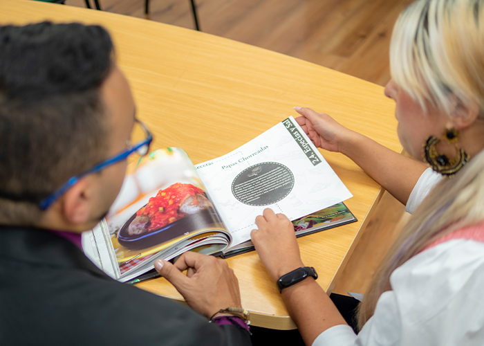 Los Libertadores publica libro que es nominado en los Óscar de la astronomía 16